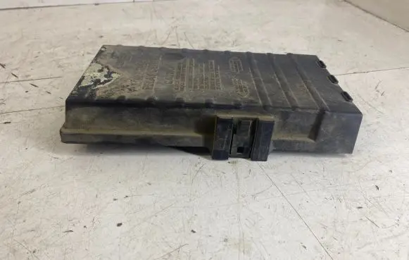 Dodge Grand Caravan Fuse box cover 204748477AA