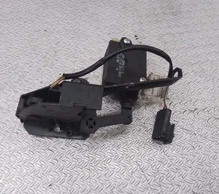 BMW 5 E39 Tailgate window lock/catch/latch 8238469