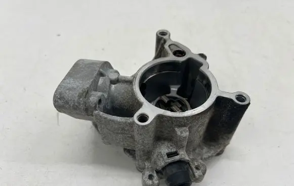 Seat Leon (5F) Vacuum pump 06L145100B