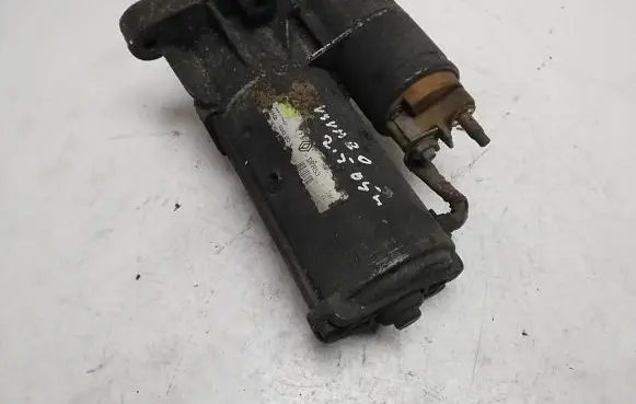 Opel Vivaro Starter motor 8200106788 D7R53 0242B0V