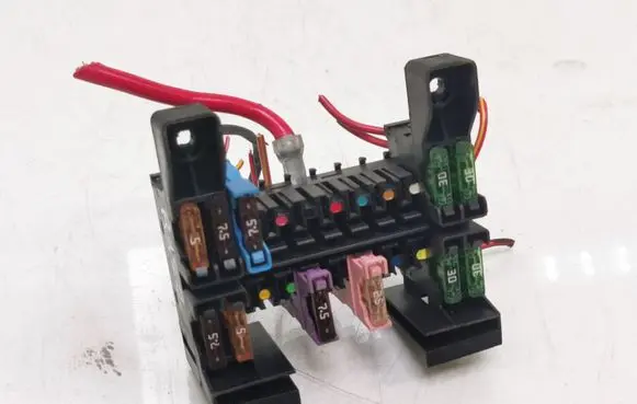 Mercedes-Benz E W211 Fuse box set 2115450301