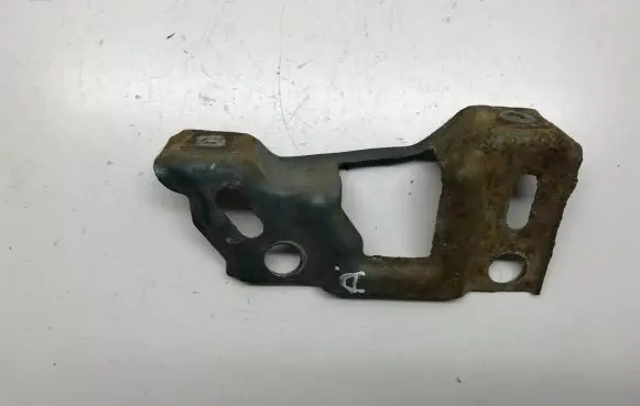 Hyundai Tucson JM Fender mounting bracket