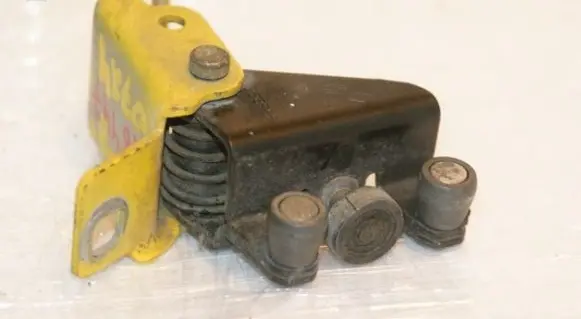 Renault Kangoo I Sliding door middle roller runner 7700308222 7700303512