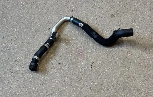 BMW 1 F40 Engine coolant pipe/hose 8658488