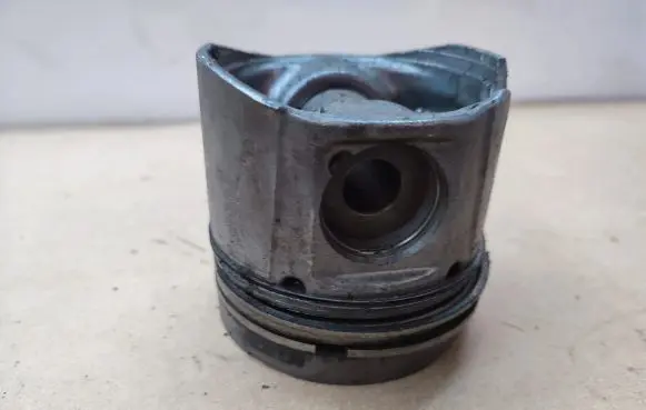 Renault Master II Piston 