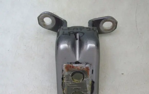 Nissan Leaf II (ZE1) Front door lower hinge 