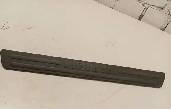 Mitsubishi Endeavor Front sill trim cover MR564389 PM0450