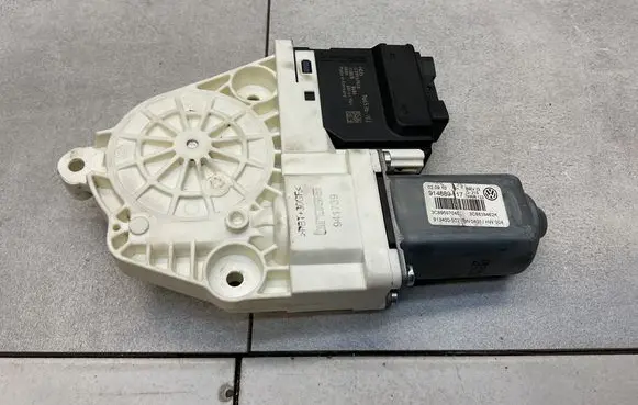 Volkswagen PASSAT CC Rear door window regulator motor 3C0959794B 3C8959704C