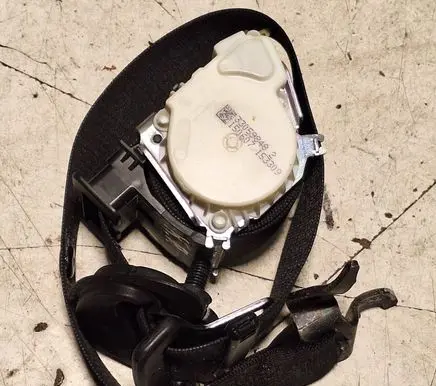 BMW 3 E90 E91 Front seatbelt 33059848 15060753309