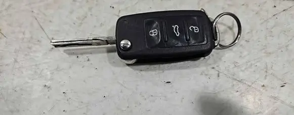 Volkswagen Polo V 6R Ignition key/card 5K0837202Q