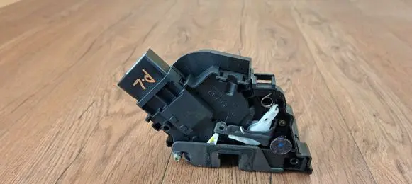 Ford Focus C-MAX Front door lock 3M5AR21812AK