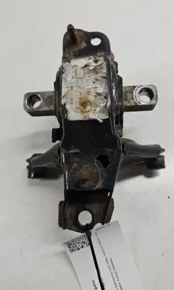 Volkswagen Polo Engine mount bracket