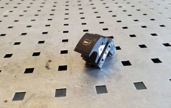 Volkswagen Tiguan Electric window control switch