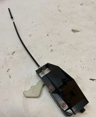 Fuel tank cap lock