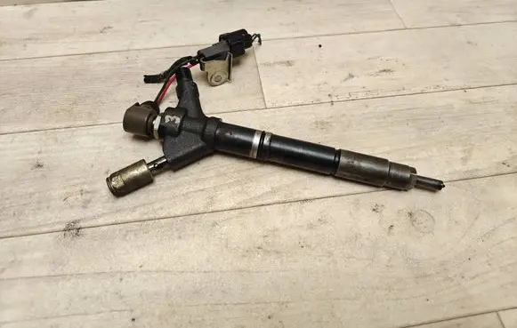 Toyota Avensis T250 Fuel injector 236700R040 GSH00556