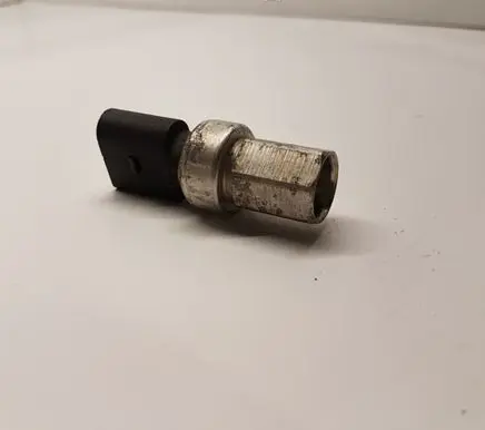 Volkswagen Touran I Air conditioning (A/C) pressure sensor 1J0959126