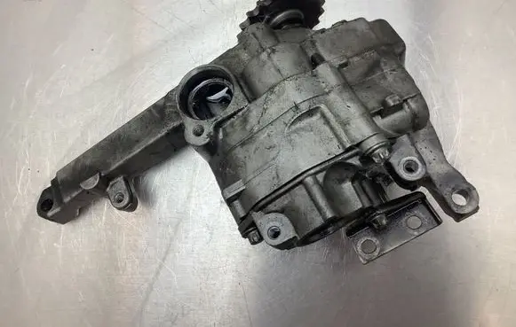 Mercedes-Benz GL X164 Oil pump 6421810847