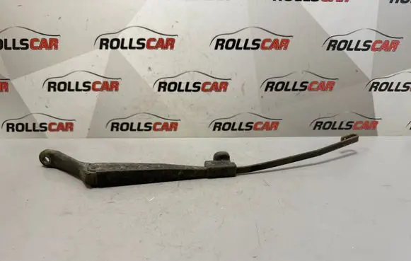 Rear wiper blade arm
