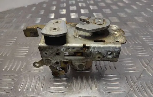 BMW 5 E28 Front door lock 18894521