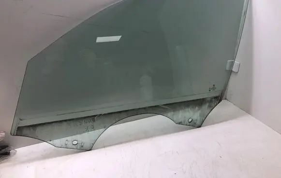BMW 1 F20 F21 Front door window glass four-door