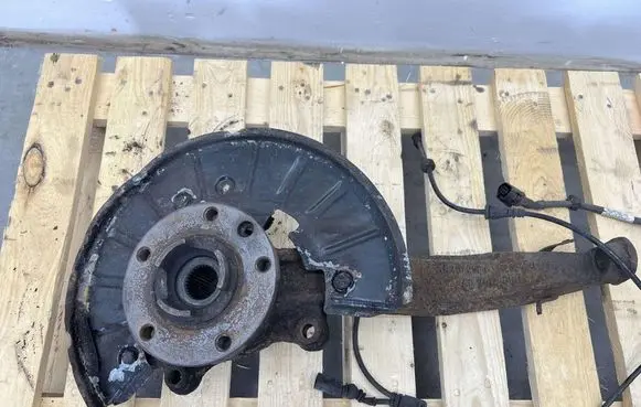 Audi Q7 4L Front wheel hub spindle knuckle 7L0407258A