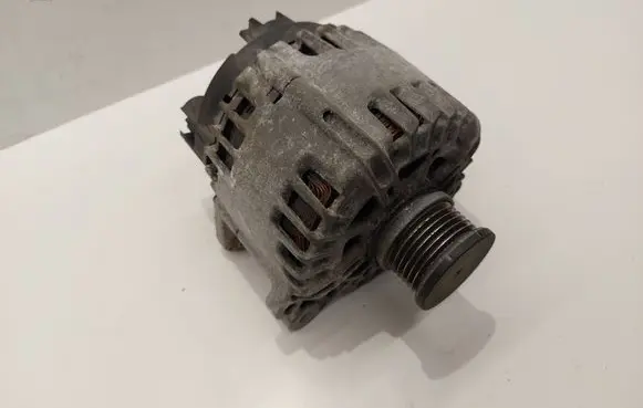 Volkswagen PASSAT B8 Generator/alternator 03L903023L