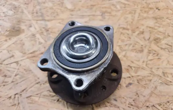 Volvo V70 Rear wheel bearing hub 