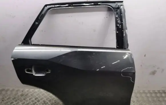 Audi Q2 - Rear door
