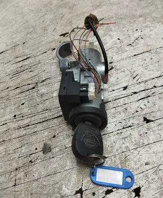 Nissan X-Trail T30 Ignition lock 28590C9902 97RI000005 5WK48042A