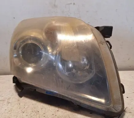 Toyota Avensis T250 Headlight/headlamp 35108
