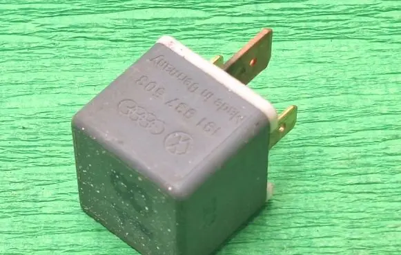Volkswagen Golf III Other relay 191937503