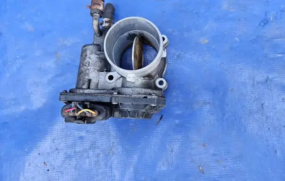 Toyota Avensis T270 Throttle valve 26100-0R020