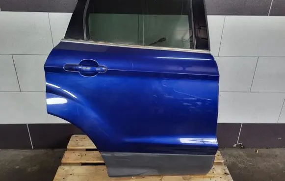 Ford Kuga II Rear door