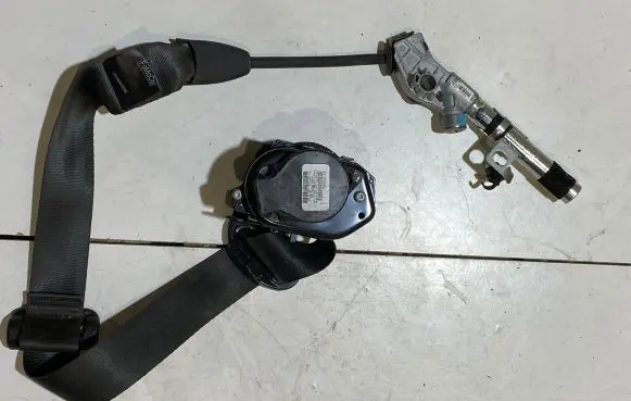 Ford Mustang VI Front seatbelt JR3BR699D64