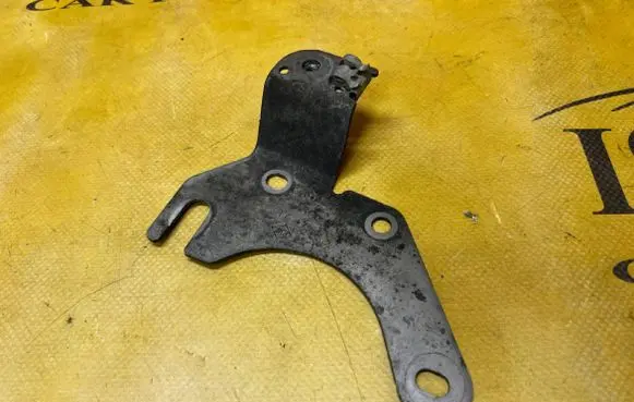 Peugeot 2008 II Engine mounting bracket 208185586R