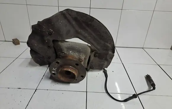 BMW 7 E65 E66 Front wheel hub