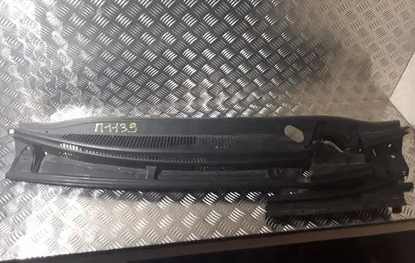 Toyota Verso-S Front door rubber seal 