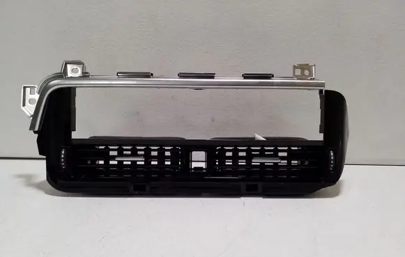 Nissan Qashqai J12 Dash center air vent grill 687516UA0A 687506UA0A