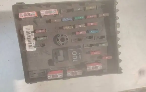Volkswagen PASSAT B6 Fuse module 3C0937125