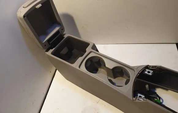 Volvo V50 Center console 33374M 8687478