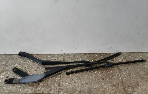 Mercedes-Benz E W212 Front wiper blade arm A2128200944 A2128201344