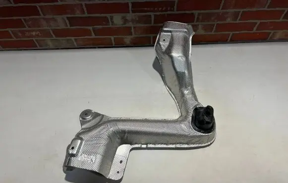Renault Clio V Exhaust heat shield 747613641B