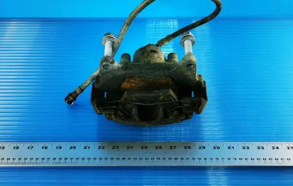 Volkswagen PASSAT B6 Front brake caliper