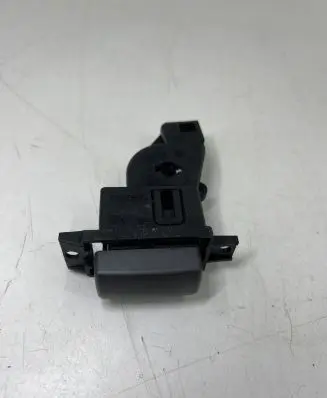 BMW 7 E65 E66 Glove box handle 703338903 108625