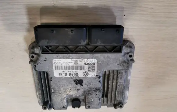 Volkswagen Golf Plus Engine control unit/module 03G906021KQ 0281013233