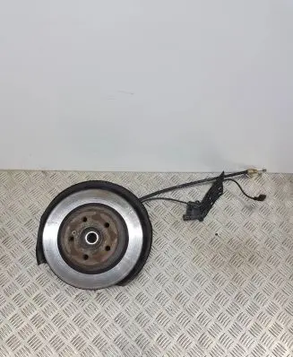 Mercedes-Benz CLS C218 X218 Rear wheel hub spindle/knuckle 