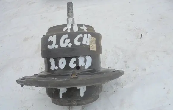 Jeep Grand Cherokee Engine mount bracket 358258247