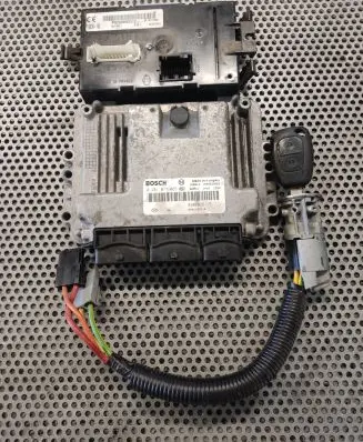 Opel Vivaro Engine control unit/module 8200935115