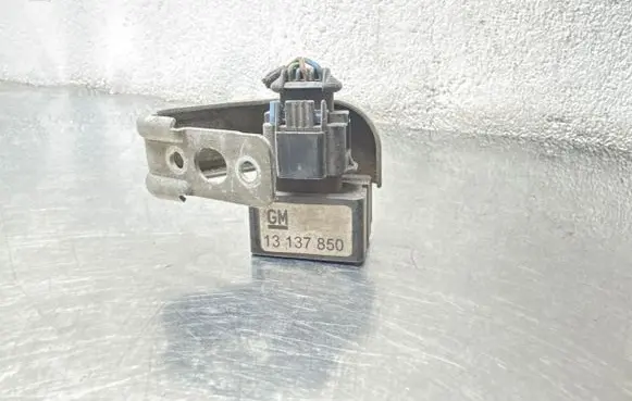 Opel Zafira B Sensor 13137850