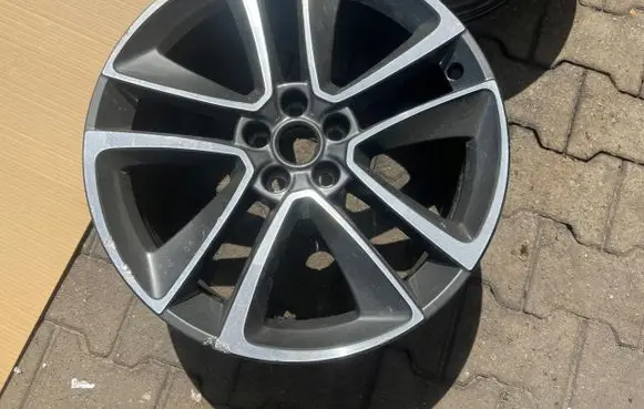 Jaguar F-Type R19 alloy rim 